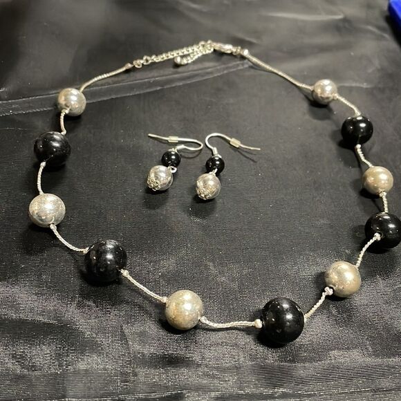 Silver and black beads on silver chain with matching drop earrings, 17-20 inches - Picture 1 of 8